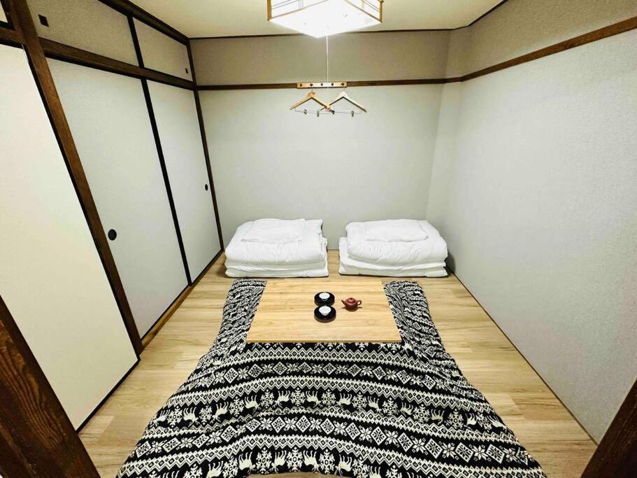 205gblhouse,黒門市場がすぐ目の前,徒歩30秒,大阪人気の観光エリアへ徒歩圏内道頓堀徒歩7分,南海難波駅徒歩6分 Apartemen Osaka